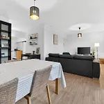 Calme Et Confortable Au Bord Du Canal