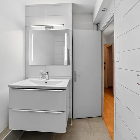 Calme Et Confortable Au Bord Du Canal Апартаменты *