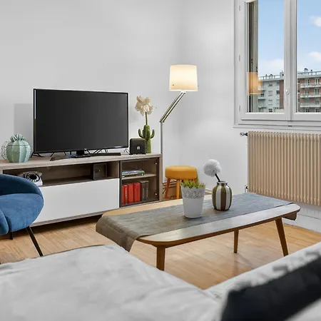 Calme Et Confortable Au Bord Du Canal