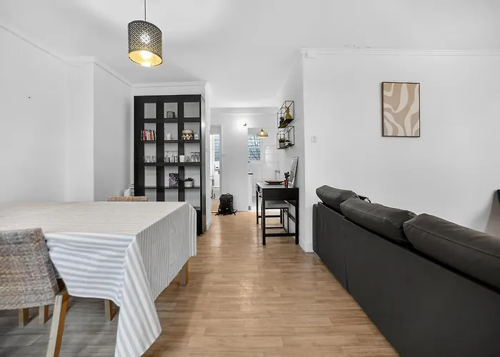 Calme Et Confortable Au Bord Du Canal